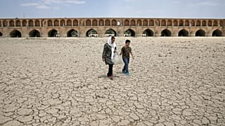 بستر خشک زاینده‌رود در اصفهان