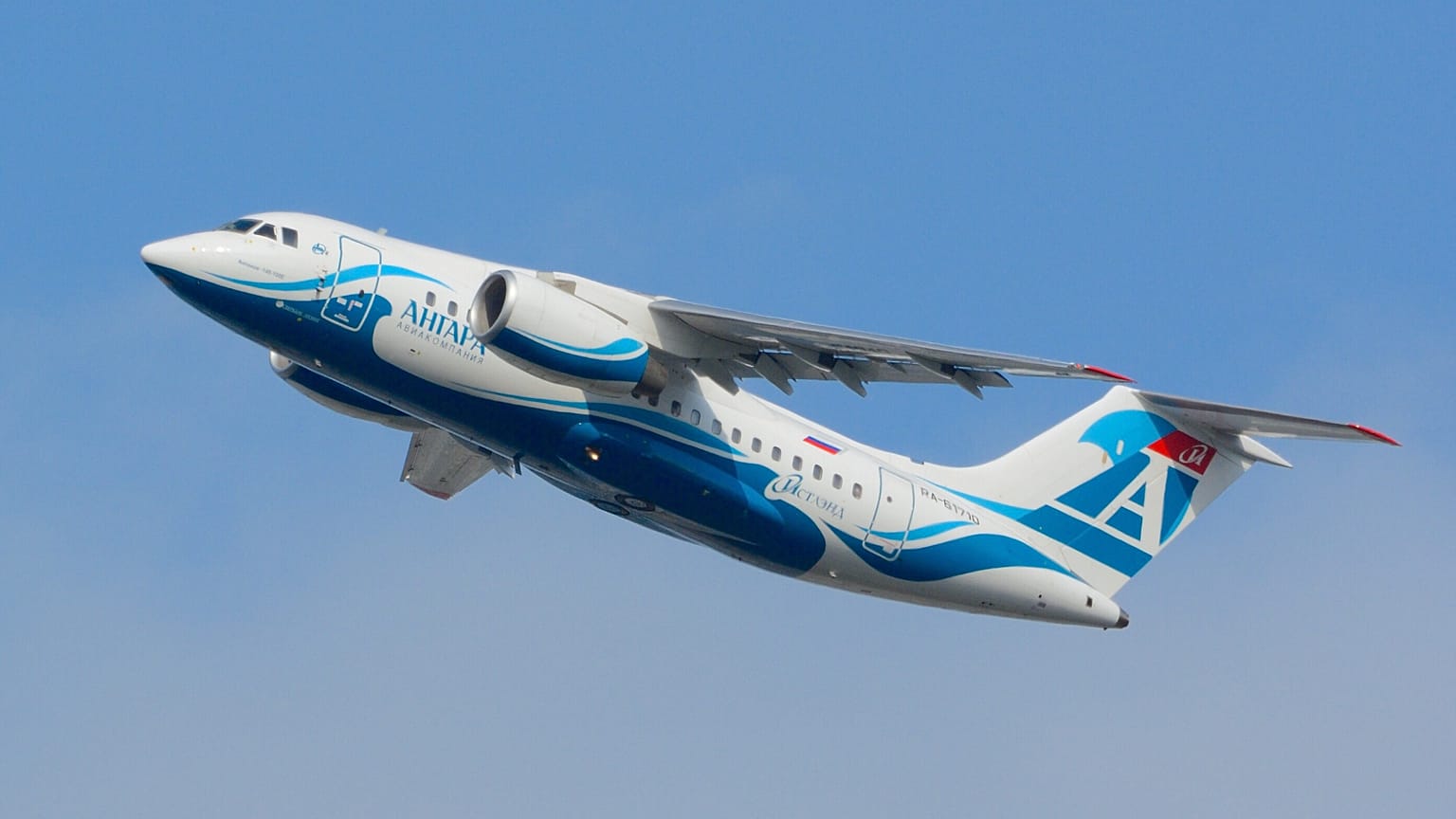 Por Masakatsu Ukon - Angara Airlines, Antonov An-148-100E RA-61710 NRT