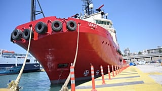Das riesige Rettungsboot, das zum Roten Meer fährt