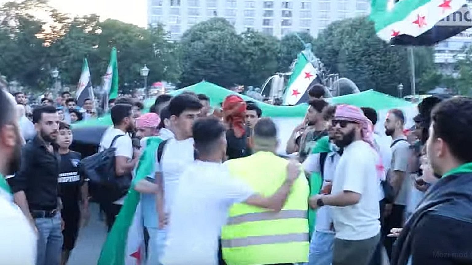 Képkocka a demonstrációról készült videóból