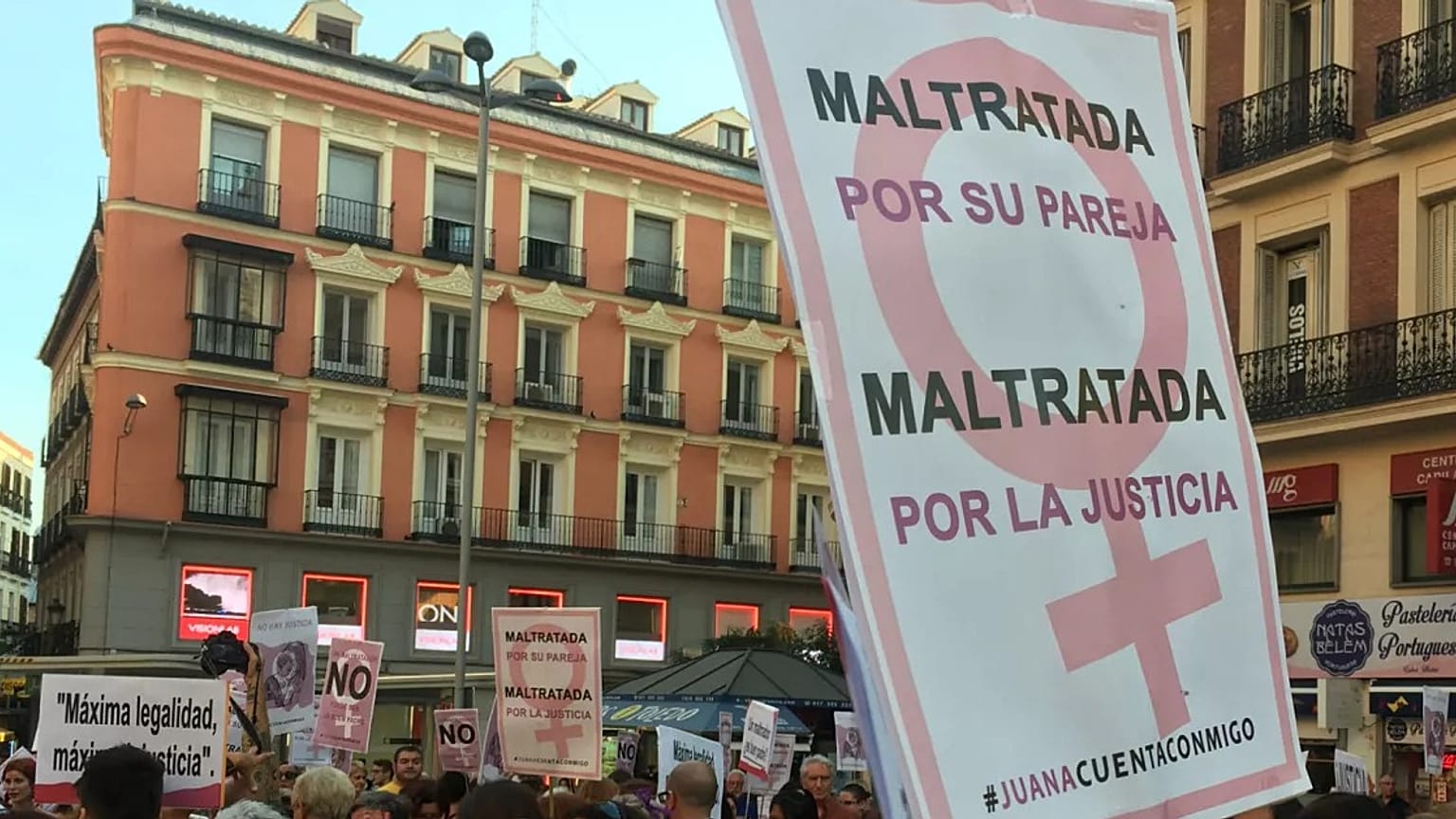 Juana Rivas lleva 8 años luchando por la custodia de sus hijos (2017)