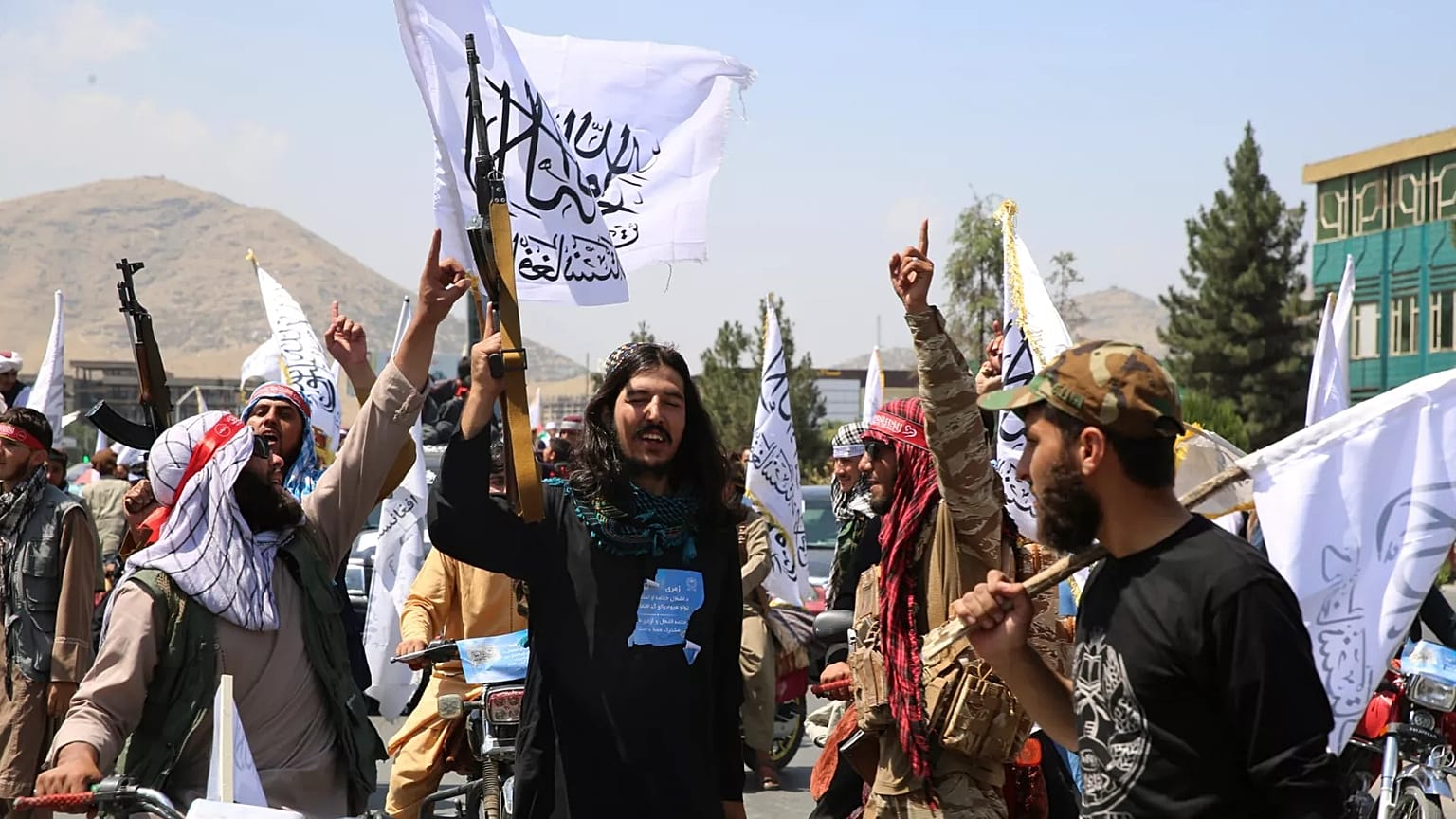 Taliban savaşçıları ABD öncülüğündeki birliklerin Afganistan'dan çekilmesinin üçüncü yıldönümünü kutluyor, 14 Ağustos, 2024