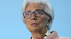 Die Präsidentin der Europäischen Zentralbank, Christine Lagarde, spricht während einer Pressekonferenz nach einer EZB-Ratssitzung in Frankfurt am Donnerstag zu den Medien, 