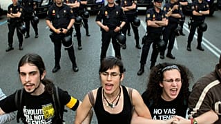 İspanyol üniversite öğrencileri ve gençlik grupları 2011 yılında genç işsizliğini protesto ediyor.