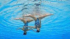 Iris Tió y Lilou Lluís ejecutan su coreografía en el Mundial de Singapur.