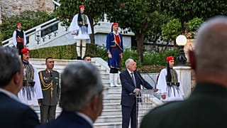 Ο Πρόεδρος της Δημοκρατίας Κωνσταντίνος Τασούλας μιλά στη δεξίωση για την 51η επέτειο από την αποκατάσταση της Δημοκρατίας, στον κήπο του Προεδρικού Μεγάρου