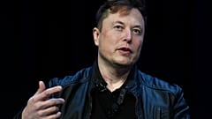 DATEI - Elon Musk, CEO von Tesla und SpaceX, spricht auf der SATELLITE Conference and Exhibition am 9. März 2020 in Washington.