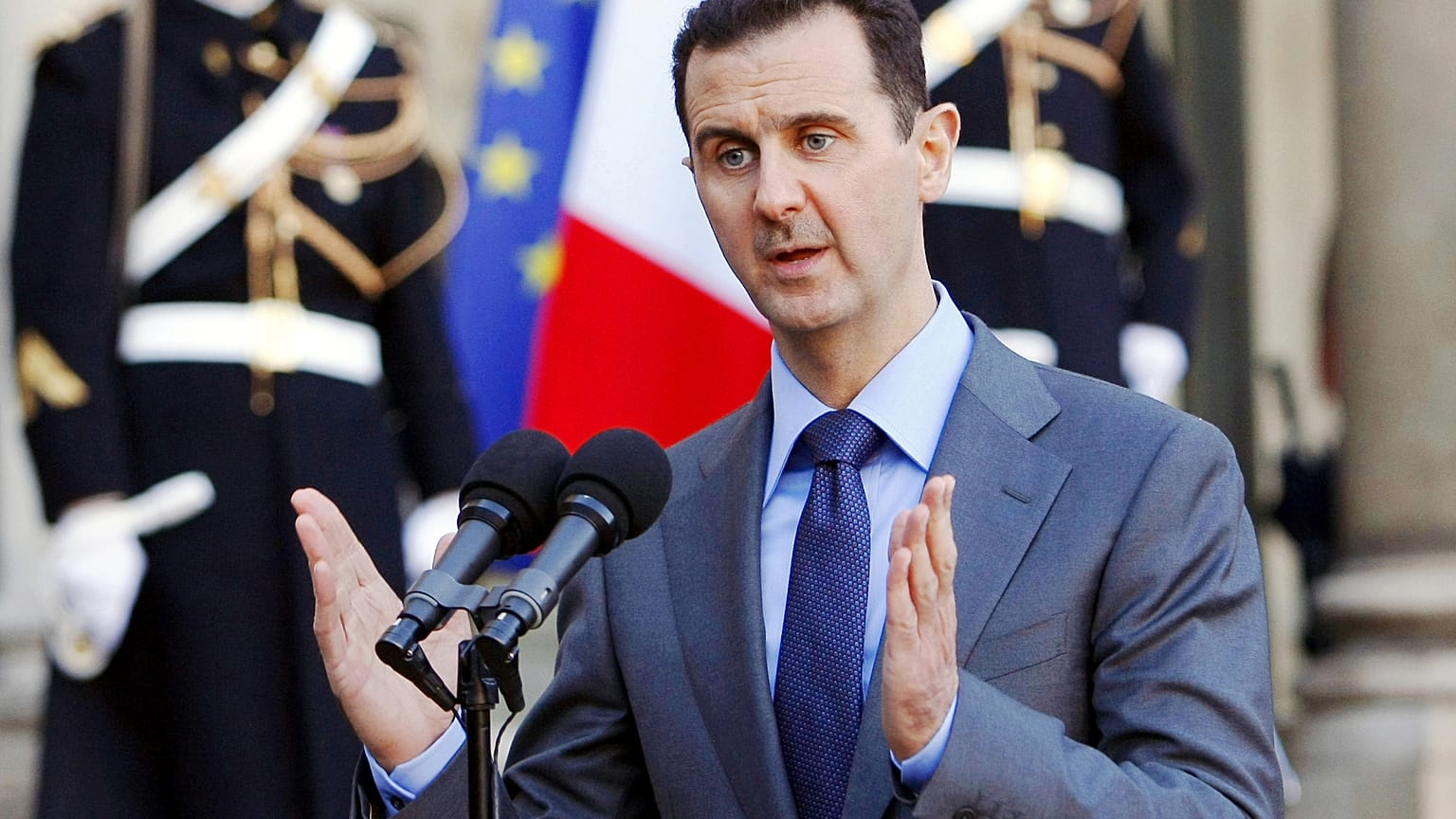Bassár al-Aszad 2010. december 9-én a párizsi Elysée-palotában