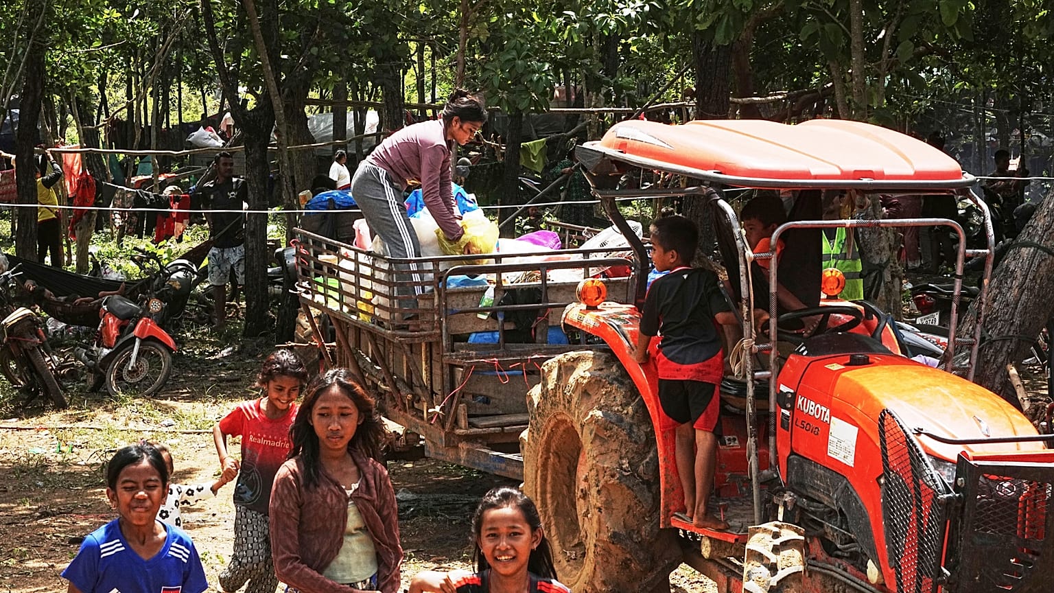 Cambogiani sfollati a Wat Tham Kambar, nella provincia di Oddar Meanchey (25 luglio 2025)