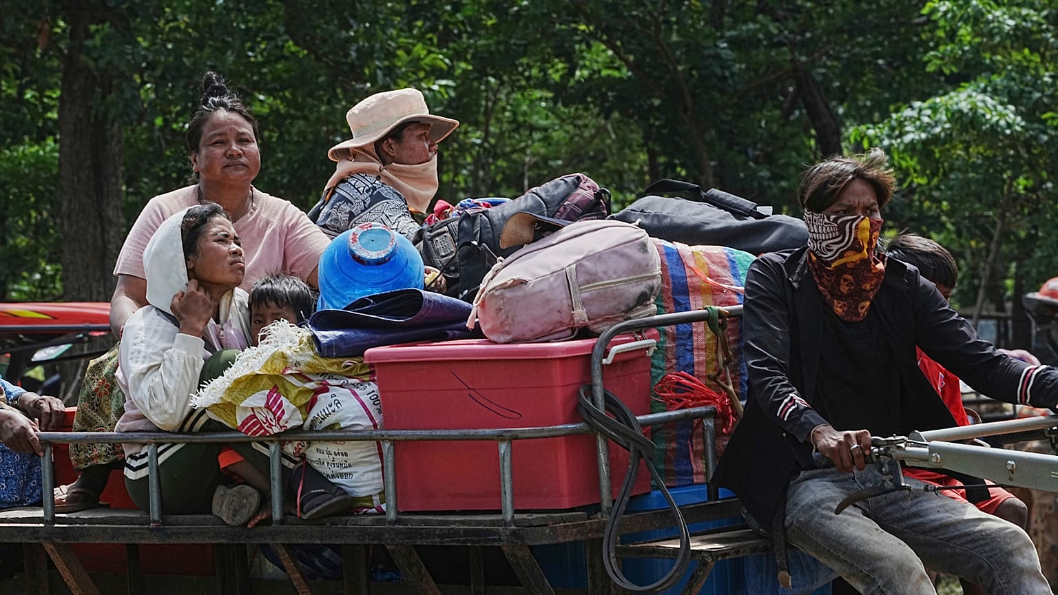 Decenas de miles de desplazados por la escalada fronteriza entre Tailandia y Camboya, mientras crece la esperanza de un alto el fuego | Euronews