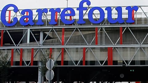 L'enseigne française Carrefour (ici un magasin à Anglet) vend des supermarchés en Italie