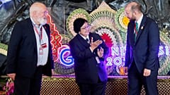 Eski Komisyon Üyeleri Frans Timmermans ve Virginijus Sinkevicius Bali'deki G20 Çevre Toplantısında Endonezya Çevre Bakanı ile bir araya geldi