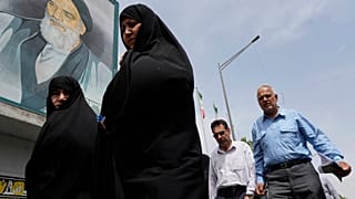 جدارية لمؤسس الثورة الإيرانية الراحل آية الله الخميني