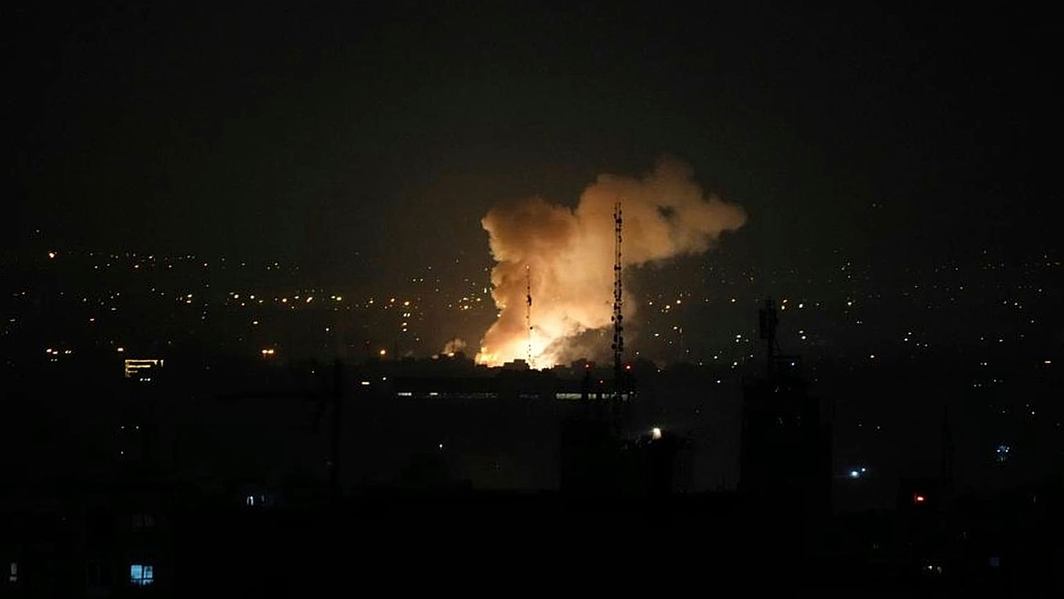 Primeira noite de ataques israelitas ao Irão