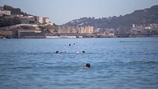 Inmigrantes llegan nadando desde Marruecos a Ceuta (Imagen de archivo 2021)