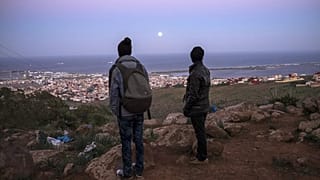 مهاجرون في الحدود التي تفصل بين المغرب ومليلية الإسبانية