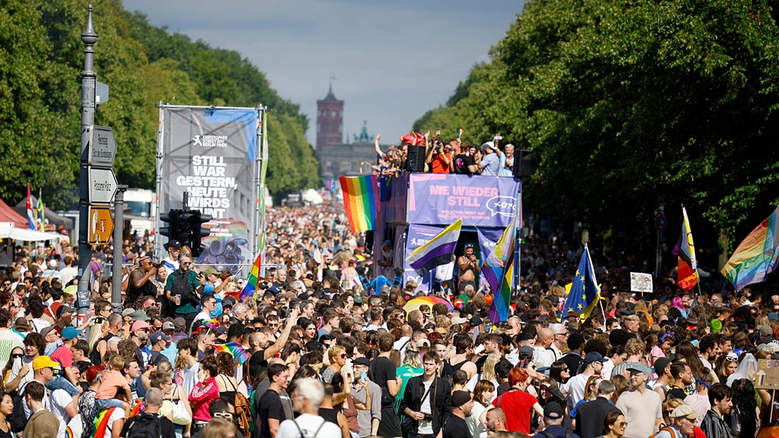 Die 47. Berlin Pride, der Christopher Street Day (CSD), am Samstag, 26. Juli 2025, am Großen Stern in Berlin