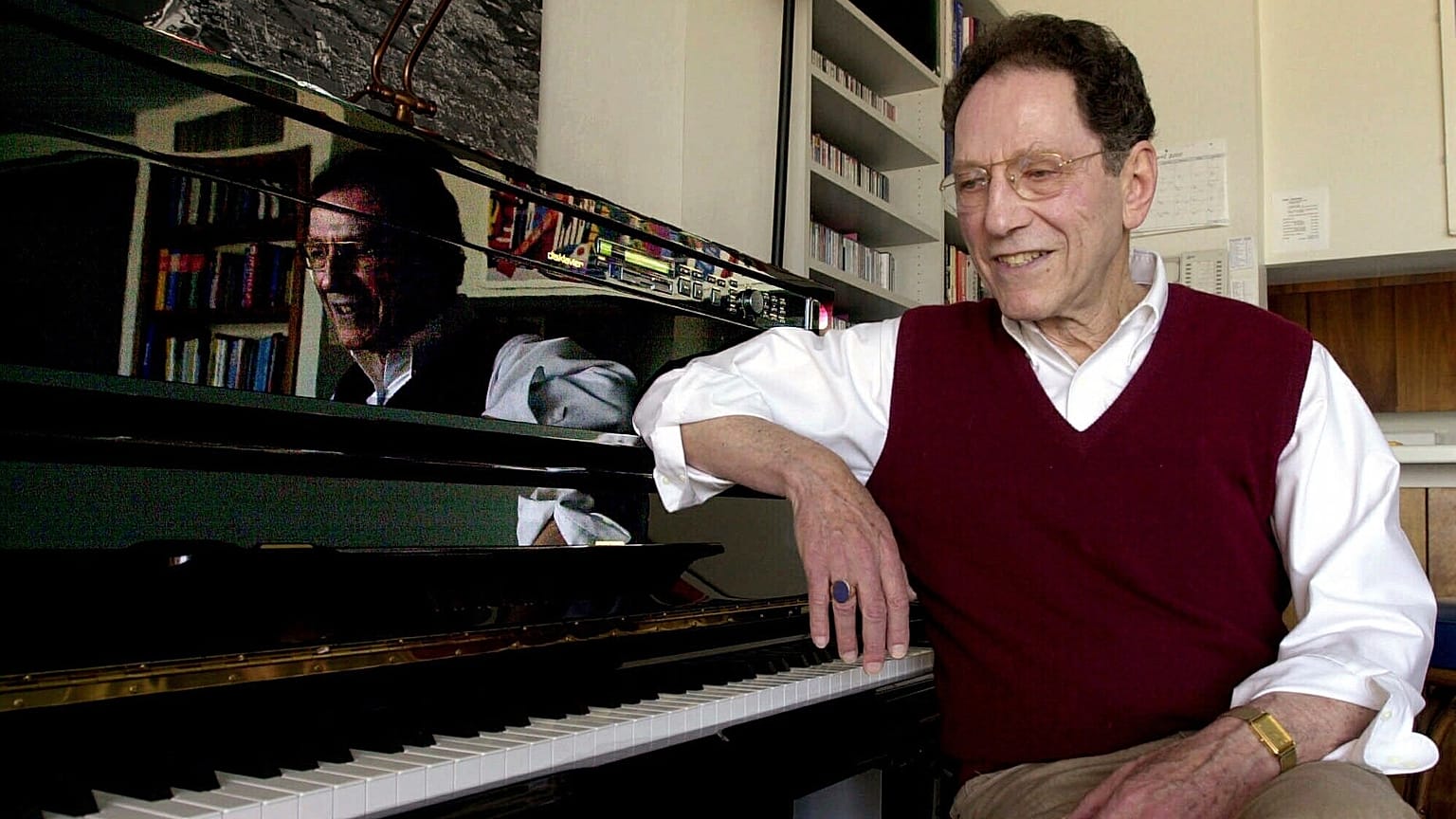 O célebre satírico musical Tom Lehrer morre aos 97 anos 