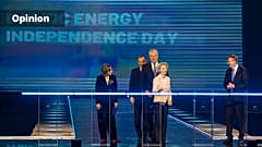 Les dirigeants de la Lituanie, de la Lettonie, de l'Estonie et de l'UE assistent à l'inauguration de la synchronisation des États baltes avec le système électrique de l'UE à Vilnius, février 2025.