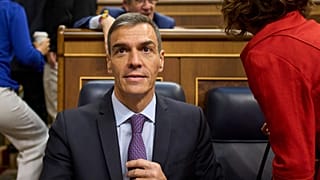 El presidente del Gobierno español, Pedro Sánchez, se sienta en la cámara del Parlamento en Madrid, el miércoles 9 de julio de 2025.