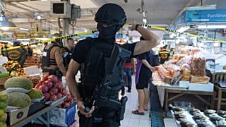 Rendőri vizsgálat a lövöldözés helyszínén