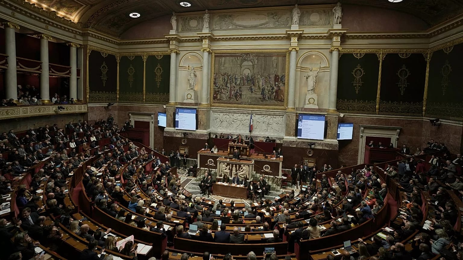 Lawmakers listen to French Prime Minister François Bayrou delivering his general policy speech in Paris, 14 January, 2025 