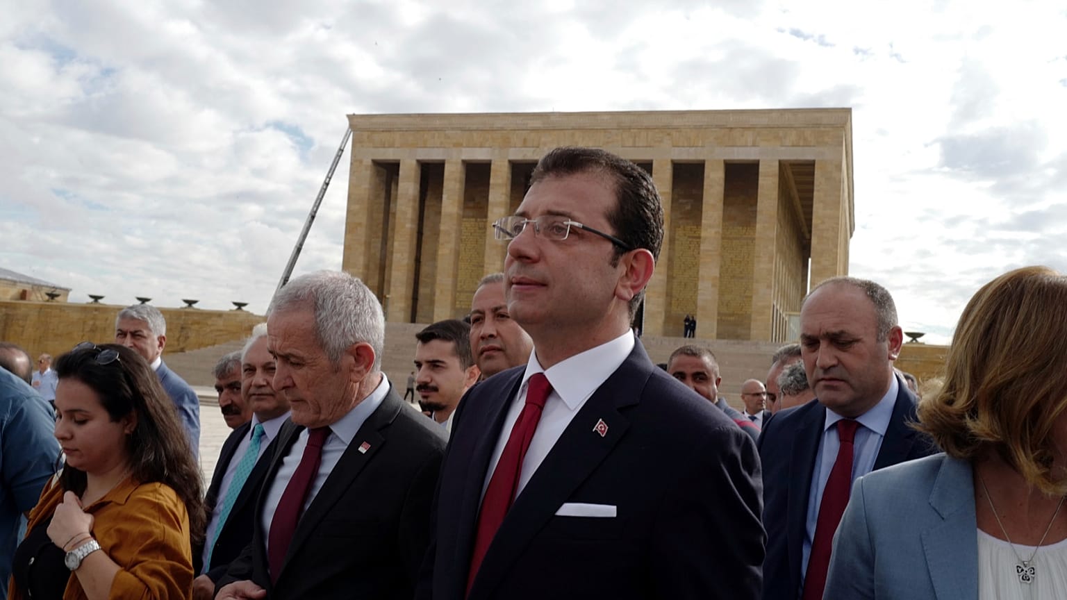 İBB Başkanı Ekrem İmamoğlu ve arkadaşları, 12 Temmuz 2019 Cuma günü Ankara'da Anıtkabir'i ziyaret ediyor