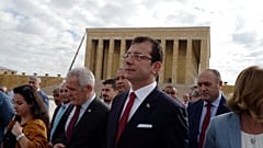 İBB Başkanı Ekrem İmamoğlu ve arkadaşları, 12 Temmuz 2019 Cuma günü Ankara'da Anıtkabir'i ziyaret ediyor