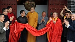 ARCHIVO - Shi Yongxin bbot del Templo Shaolin, asiste a la ceremonia de inauguración de un centro zen urbano, 28 de junio de 2015. 