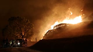 Pożary lasu w pobliżu domów na obrzeżach Obidos w Portugalii, w poniedziałek, 16 października 2017 roku. 