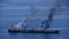 DOSYA - Avrupa Birliği'nin Aspides Operasyonu tarafından yayınlanan bu fotoğraf 25 Ağustos 2024 Pazar günü Kızıldeniz'de Sounion adlı petrol tankerinde çıkan yangını gösteriyor. 