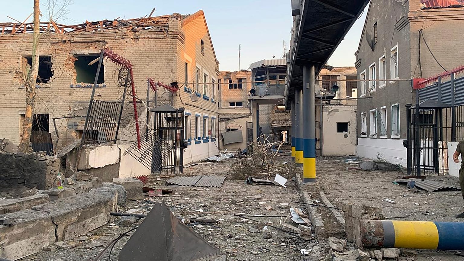 صورة نشرتها هيئة إنفاذ القانون الحكومية في أوكرانيا تظهر سجنًا متضررًا في قرية بيلينكي، في منطقة زابوريجيا، الثلاثاء 29 يوليو/ تموز 2025.