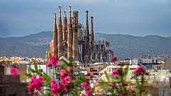 Ein Blick auf die Basilika Sagrada Familia in Barcelona, Katalonien, Spanien.