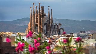 Ein Blick auf die Basilika Sagrada Familia in Barcelona, Katalonien, Spanien.