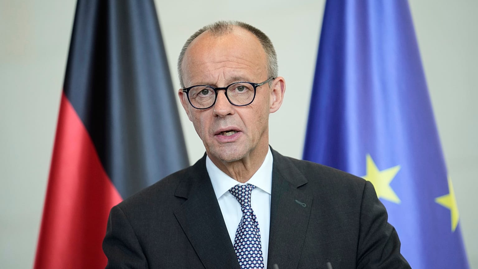 Bundeskanzler Friedrich Merz nimmt am Dienstag, dem 29. Juli 2025, in der Bundeskanzlei in Berlin an einer Pressekonferenz teil.