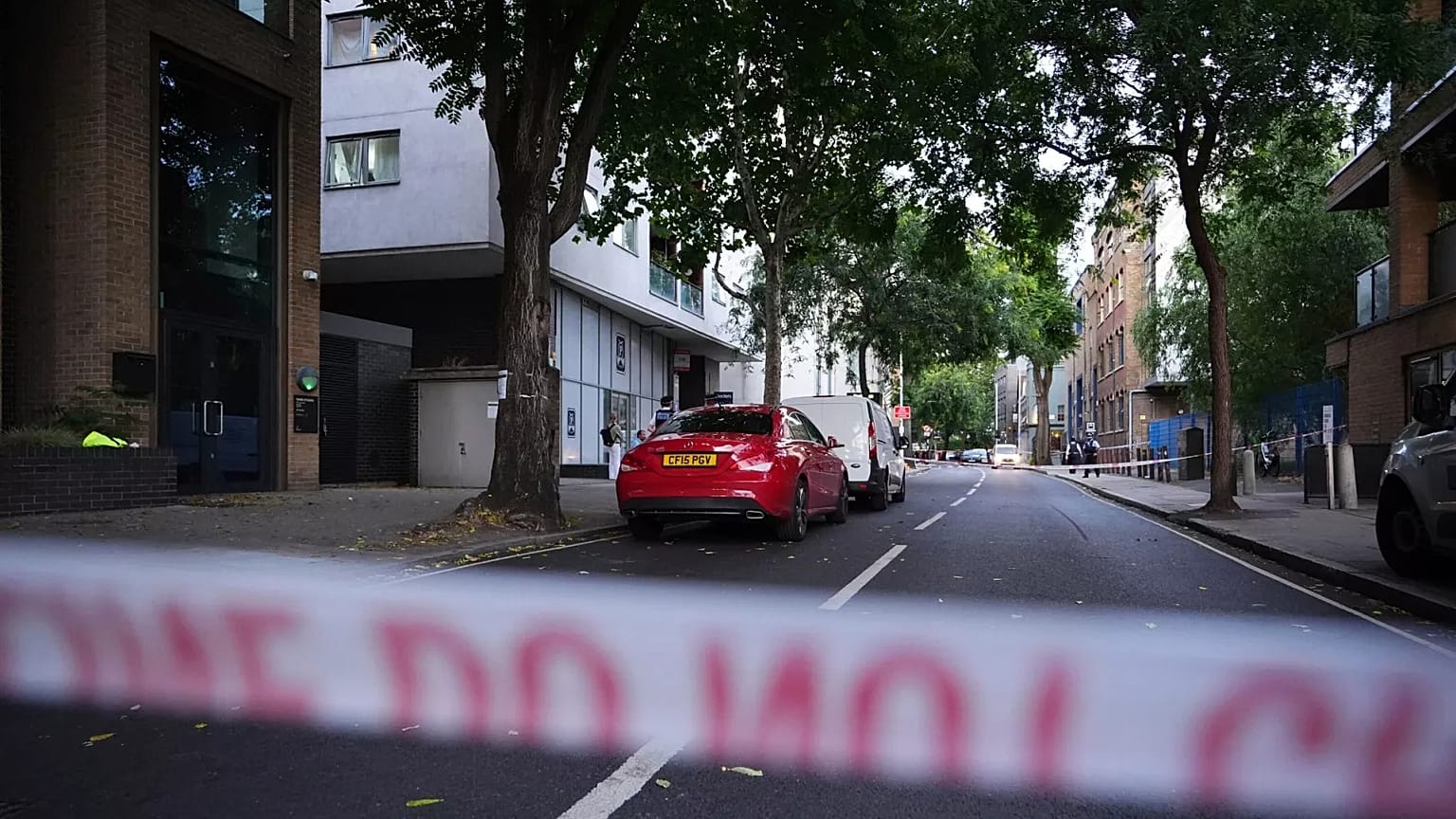 موقع الحادث في ساوثوارك حيث تعرض أربعة أشخاص للطعن في محل تجاري لم يُذكر اسمه، 28 يوليو 2025