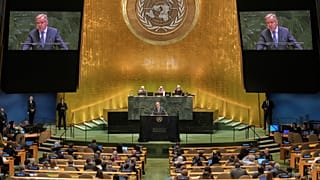 آنتونیو گوترش، دبیرکل سازمان ملل متحد، دوشنبه، 28 ژوئیه 2025 در مجمع عمومی سازمان ملل سخنرانی می کند.