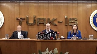 Üç işçi konfederasyonu DİSK,TÜRK-İŞ ve HAK-İŞ'in Türk-İş genel merkezinde düzenlenen ortak basın toplantısı 