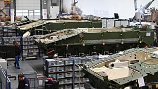 Des chars de combat Lynx en cours de construction