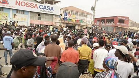 Protesters gather amid chaos following violent riots sparked by a diesel price hike in Luanda, 28 July, 2025