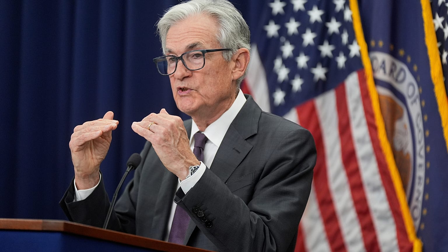 O Presidente da Reserva Federal, Jerome Powell, fala durante uma conferência de imprensa após a reunião do Comité Federal de Mercado Aberto, Washington. 30 de julho de 2025.