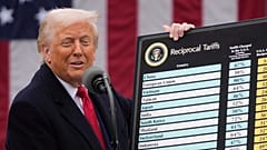 Präsident Donald Trump bei der Ankündigung der "Befreiungstag"-Zölle im Rosengarten des Weißen Hauses, Mittwoch, 2. April 2025, in Washington.