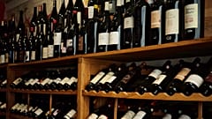 Μόνο στη Γαλλία, η βιομηχανία οίνου και οινοπνευματωδών ποτών υποστηρίζει σχεδόν 550.000 θέσεις εργασίας σε όλη την αλυσίδα αξίας της.