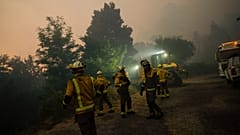 Efectivos anti incendios, en el lugar del incidente
