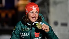 Laura Dahlmeier, da Alemanha, medalha de bronze após a competição feminina de perseguição de 10 km nos Campeonatos Mundiais de Biatlo da IBU em Ostersund, Suécia, 10 de março de 2019.