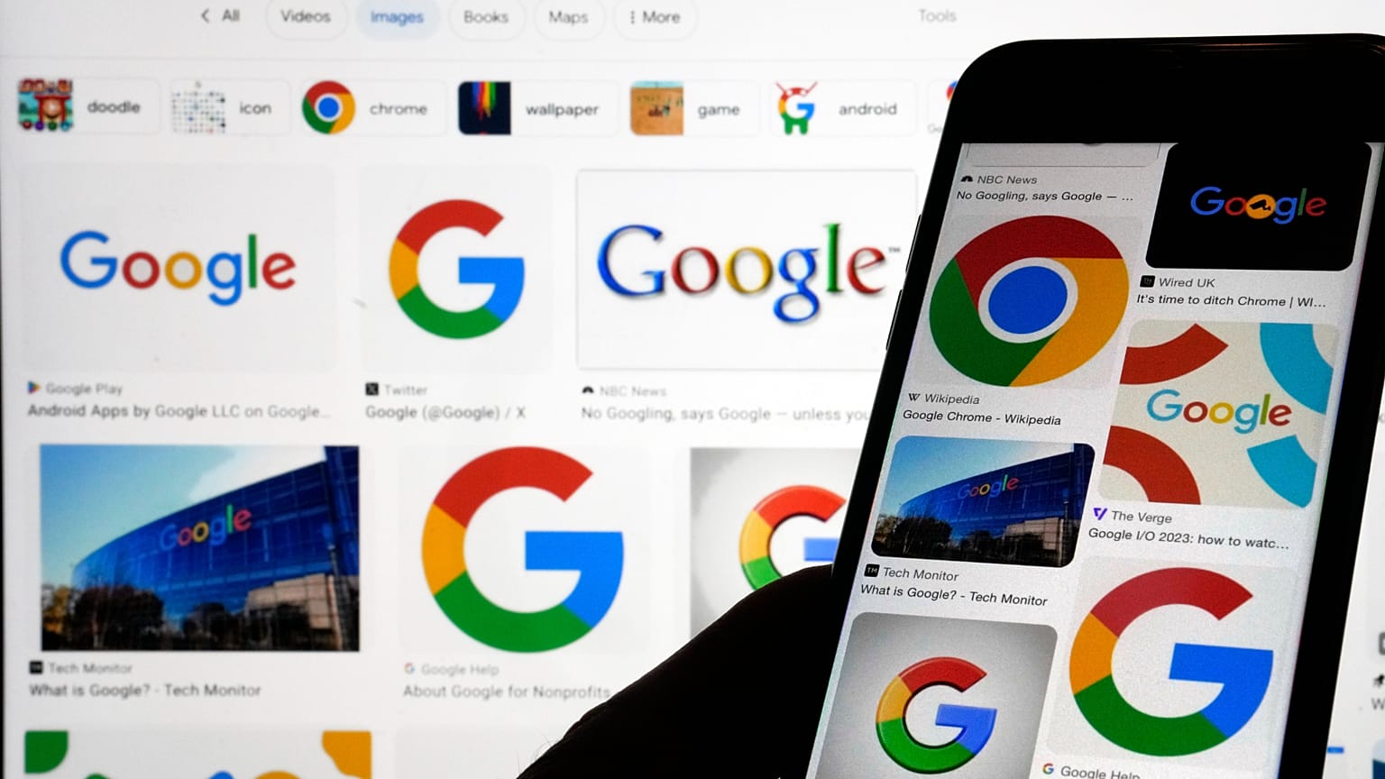 Τα λογότυπα της Google εμφανίζονται κατά την αναζήτηση στο Google στη Νέα Υόρκη, 11 Σεπτεμβρίου 2023