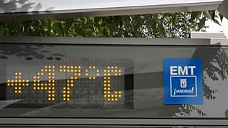 Bus shelter in Madrid, 01/08/2024
