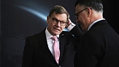 Israels Außenminister Gideon Sa'ar, rechts, begrüßt seinen deutschen Amtskollegen Johann Wadephul in Jerusalem, Donnerstag, 31. Juli 2025.