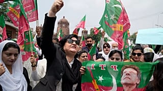 Lawyers, who support Pakistan's former Prime Minister Imran Khan hold a protest against his imprisonment in Lahore, 7 August, 2023
