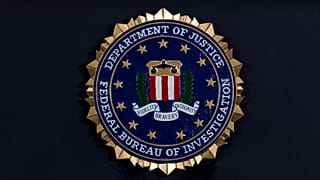 O selo do FBI é visto antes de uma conferência de imprensa na sede do FBI em Washington, a 14 de junho de 2018